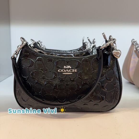 NWT Coach CDA98 Teri Shoulder Bag In Signature Leather With Heart Charm Black